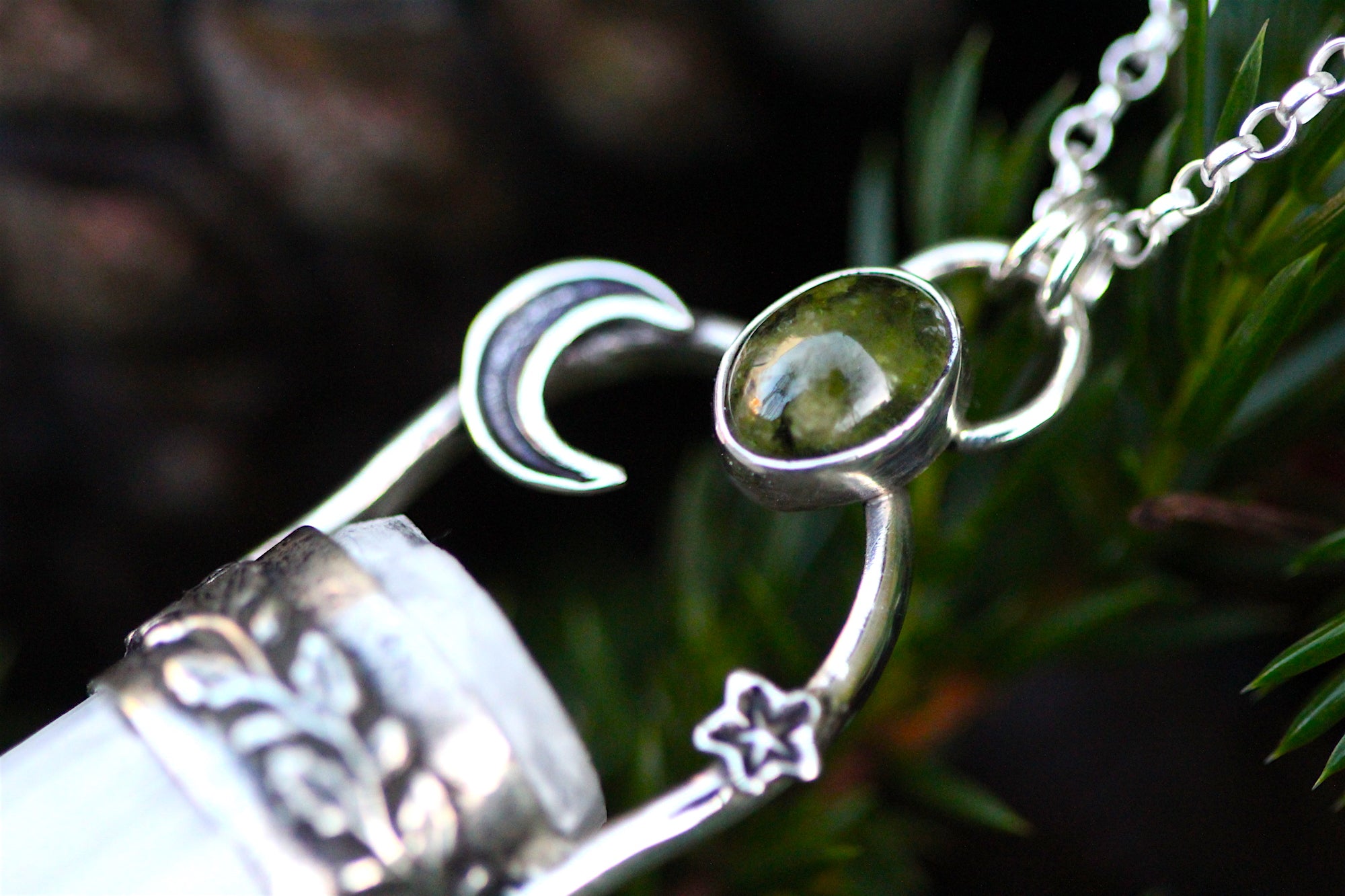 LIGHTKEEPER Selenite & Peridot Sterling Silver Necklace