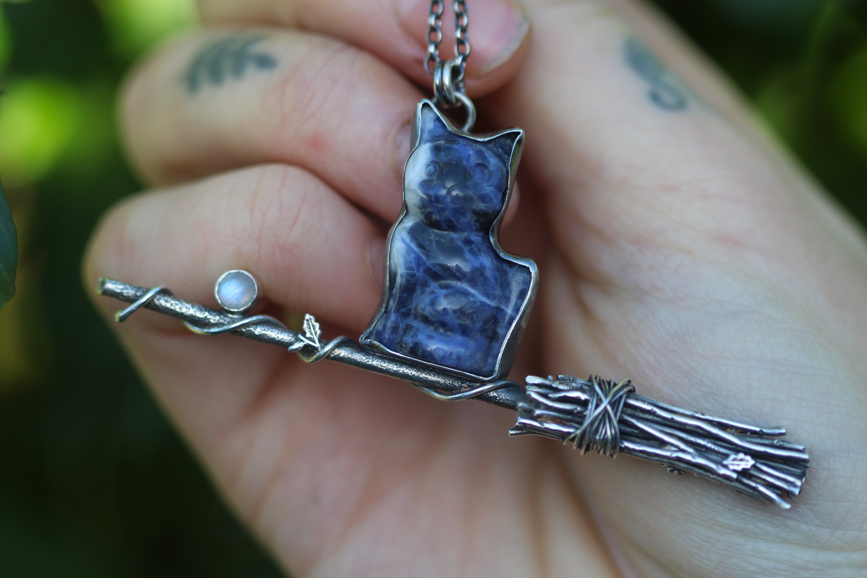 THE FAMILIAR Sterling Silver Necklace with a Sodalite Cat and Rainbow Moonstone