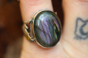 NATURES ALTAR Handmade Sterling Silver Ring with Purple Labradorite - Size N / 6.5