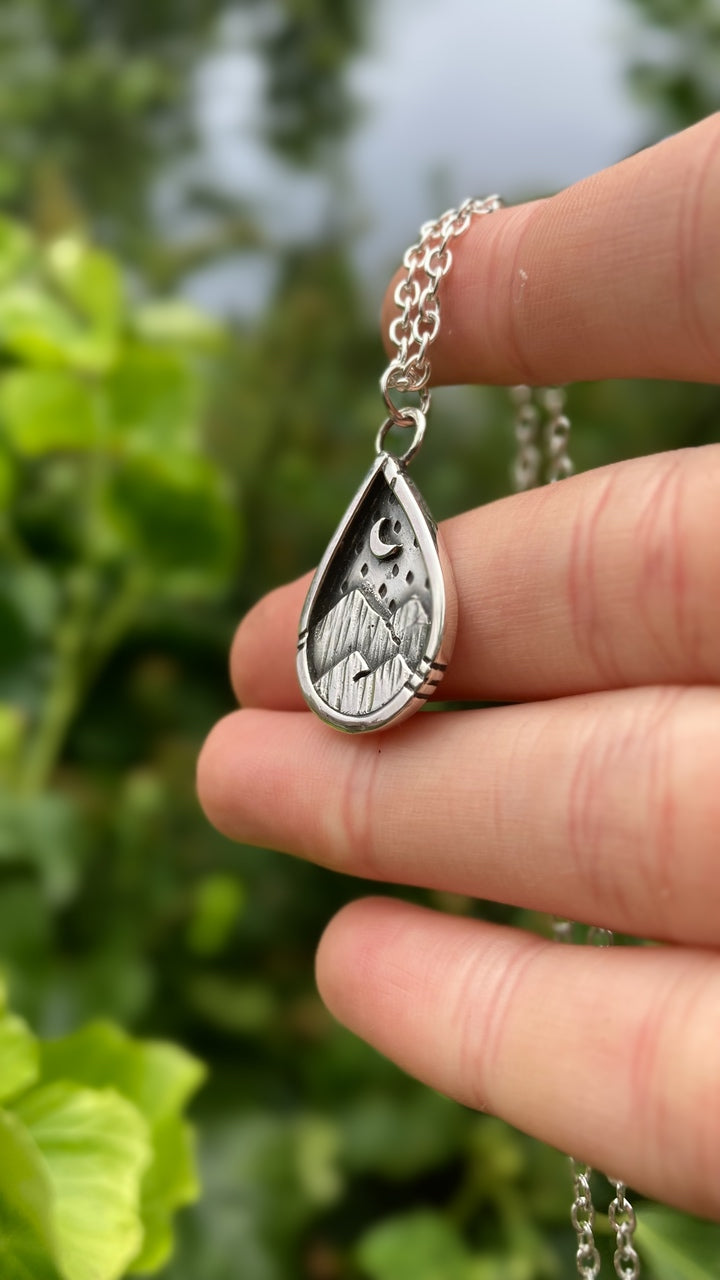 Amazon.com: YFN Mountain Necklace Sterling Silver Mountain Pendant Necklace  Nature Jewelry Gift for Skiers, Hikers, Campers, Climbers and Nature Lovers  : Clothing, Shoes & Jewelry